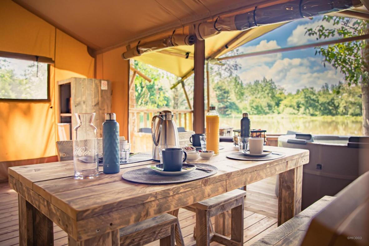 Tente Lodge Jacuzzi Privatif En Pleine Nature Thiel-sur-Acolin ภายนอก รูปภาพ