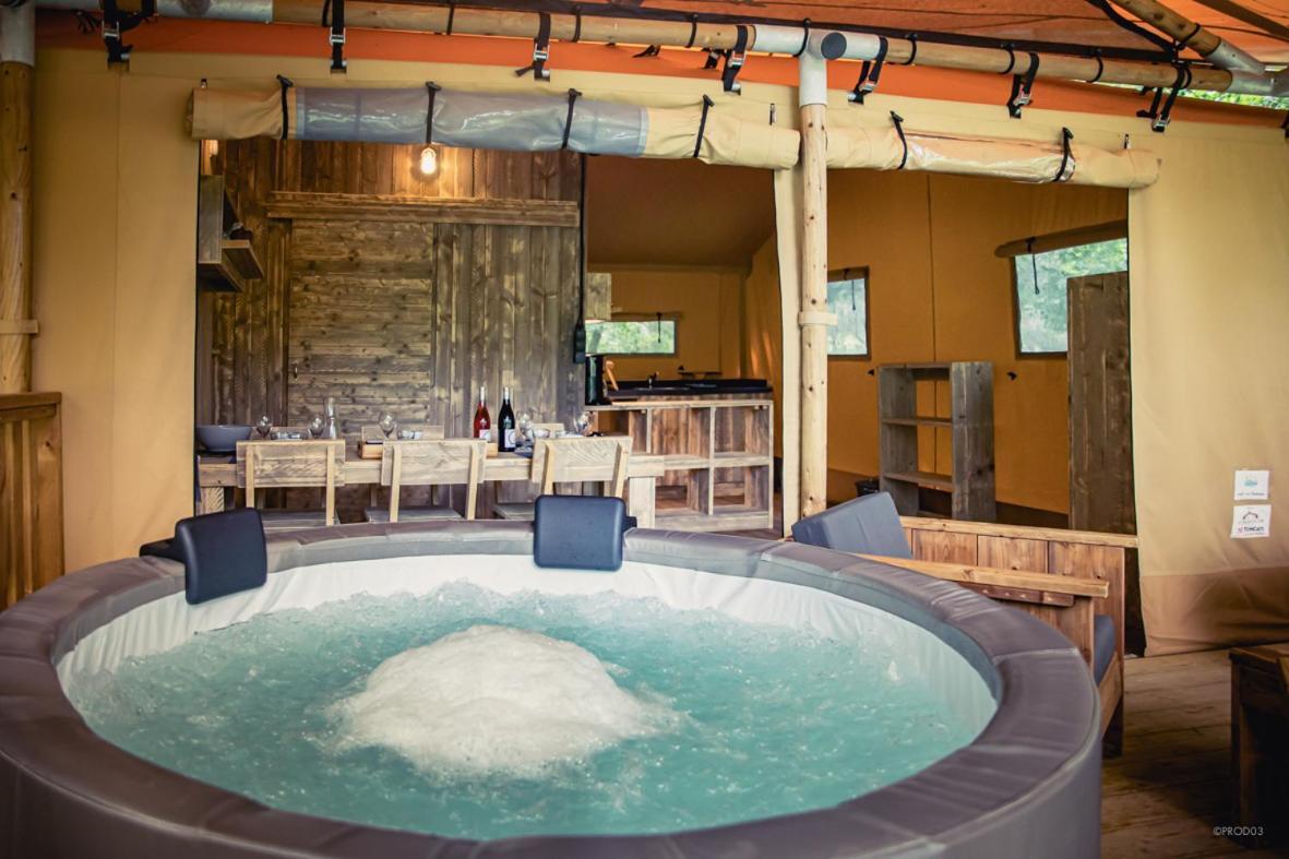 Tente Lodge Jacuzzi Privatif En Pleine Nature Thiel-sur-Acolin ภายนอก รูปภาพ