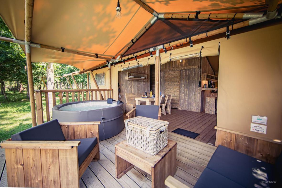 Tente Lodge Jacuzzi Privatif En Pleine Nature Thiel-sur-Acolin ภายนอก รูปภาพ