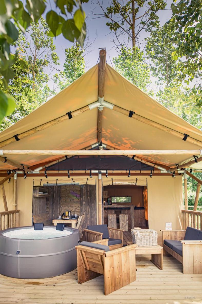 Tente Lodge Jacuzzi Privatif En Pleine Nature Thiel-sur-Acolin ภายนอก รูปภาพ