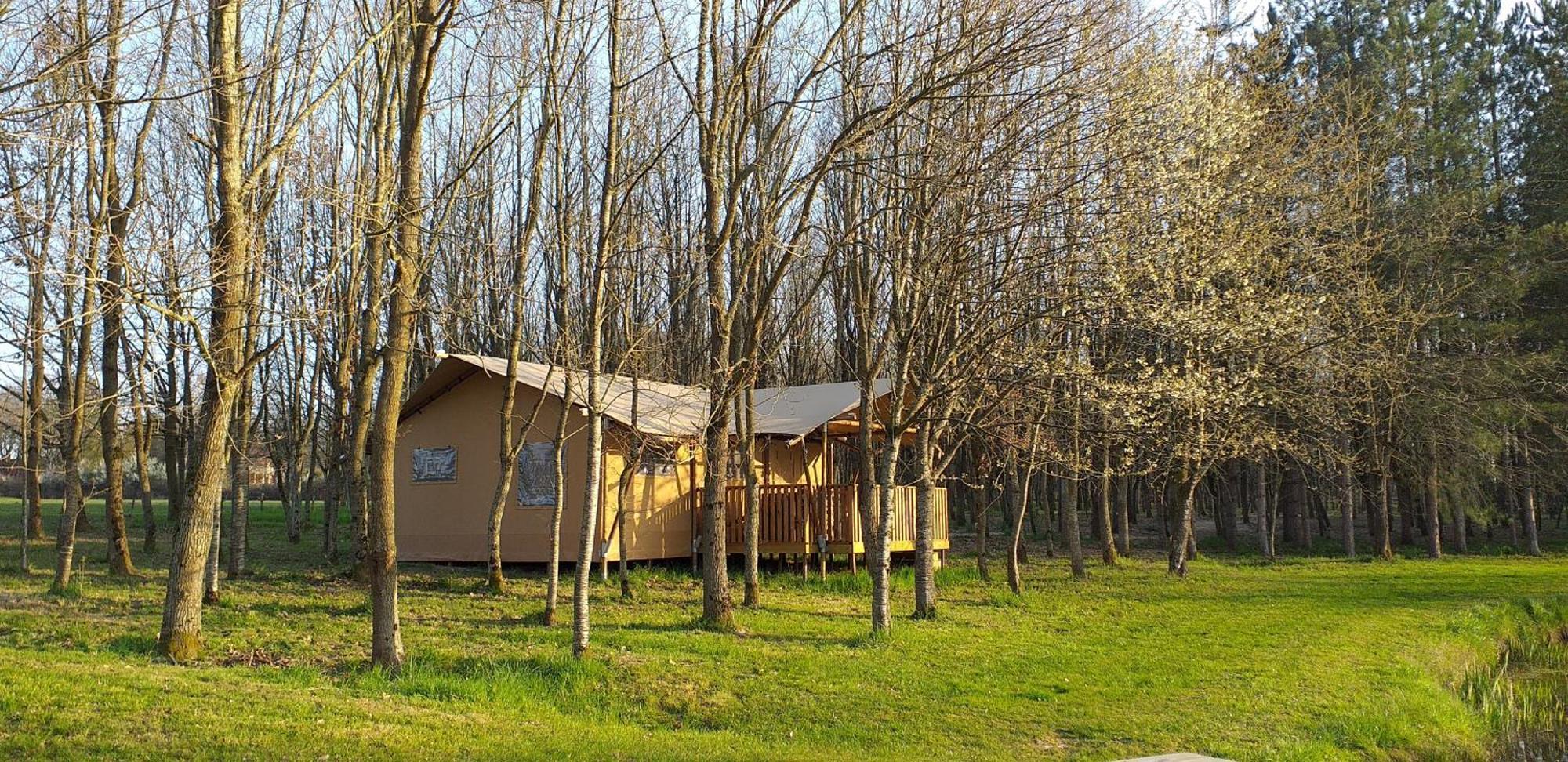 Tente Lodge Jacuzzi Privatif En Pleine Nature Thiel-sur-Acolin ภายนอก รูปภาพ